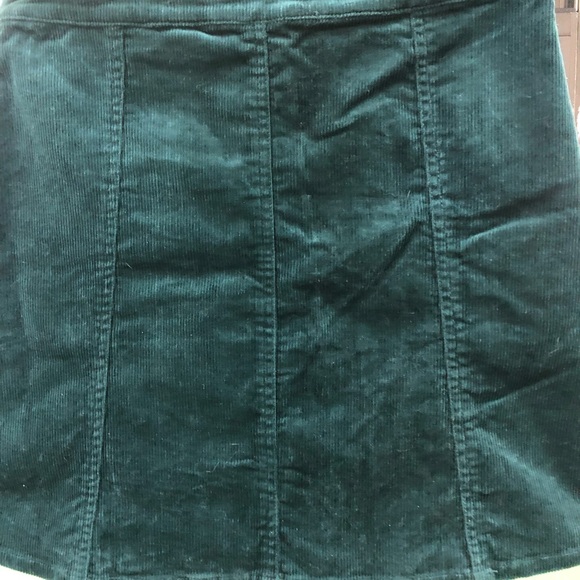 Features:Button Front
2 side pockets - Picture 2 of 5
